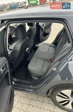 Хетчбек Volkswagen e-Golf 2020 в  фото 35 Хетчбек Volkswagen e-Golf 2020 в