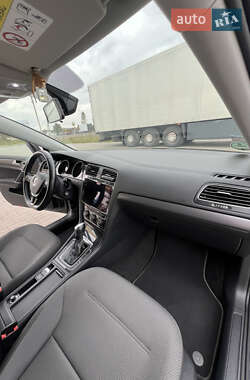 Хетчбек Volkswagen e-Golf 2020 в  фото 39 Хетчбек Volkswagen e-Golf 2020 в