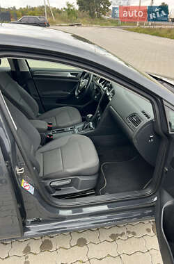 Хетчбек Volkswagen e-Golf 2020 в  фото 46 Хетчбек Volkswagen e-Golf 2020 в