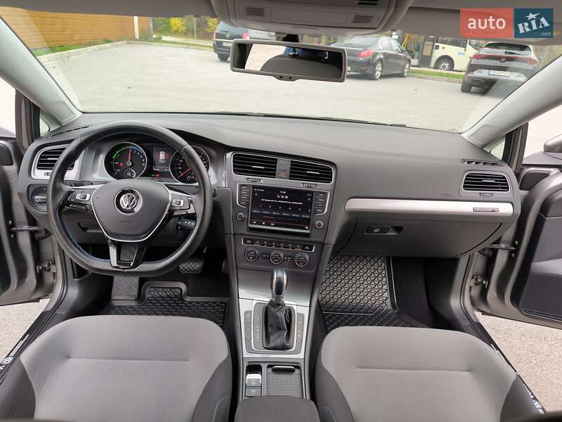 Хэтчбек Volkswagen e-Golf 2015 в Чернигове