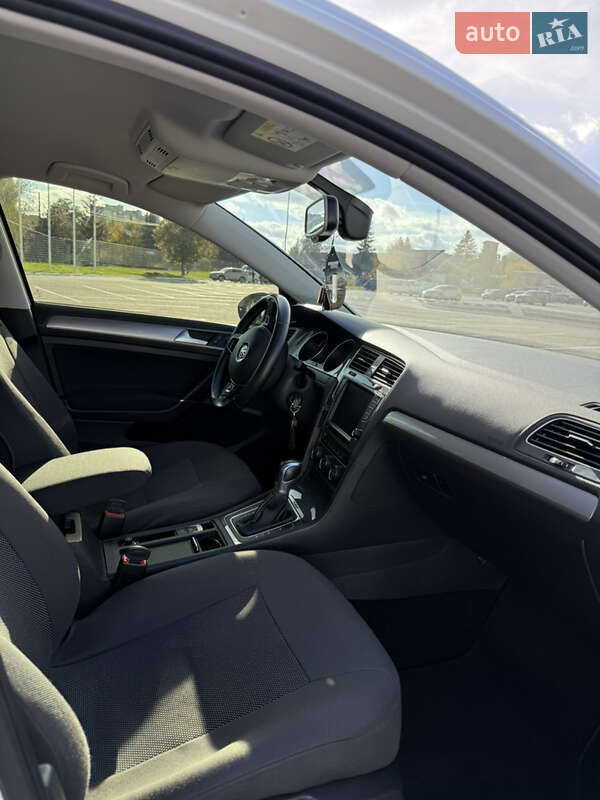 Хетчбек Volkswagen e-Golf 2016 в Житомирі