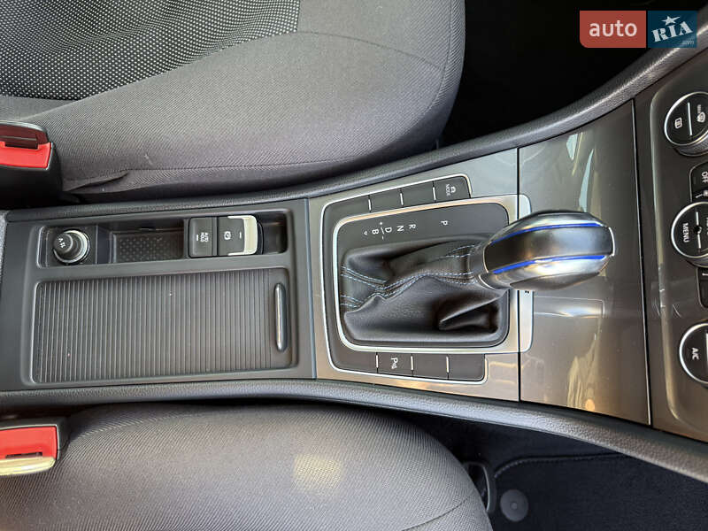 Хетчбек Volkswagen e-Golf 2016 в Житомирі