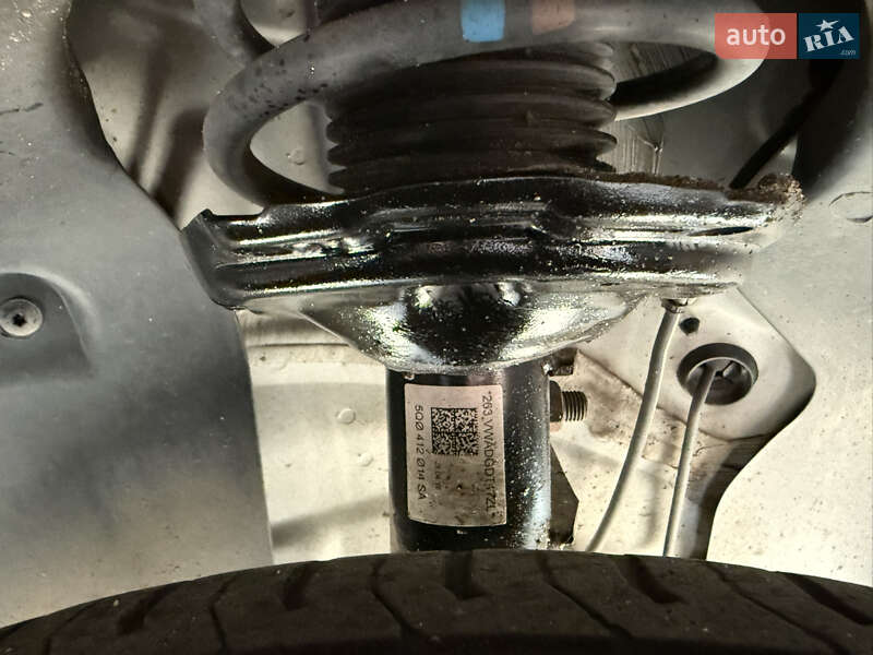 Хетчбек Volkswagen e-Golf 2016 в Житомирі