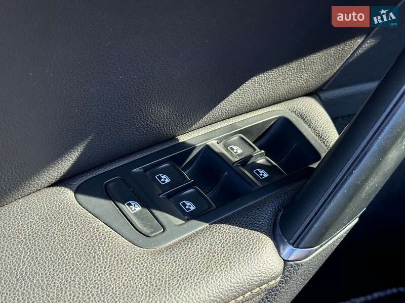 Хетчбек Volkswagen e-Golf 2016 в Вінниці