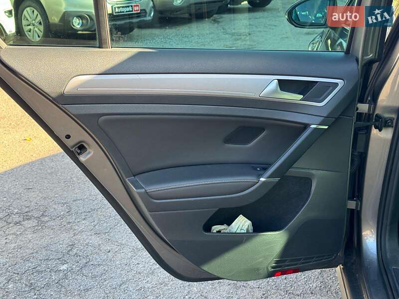 Хетчбек Volkswagen e-Golf 2016 в Вінниці