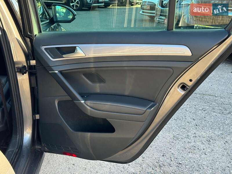 Хетчбек Volkswagen e-Golf 2016 в Вінниці