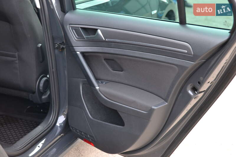 Хетчбек Volkswagen e-Golf 2018 в Луцьку