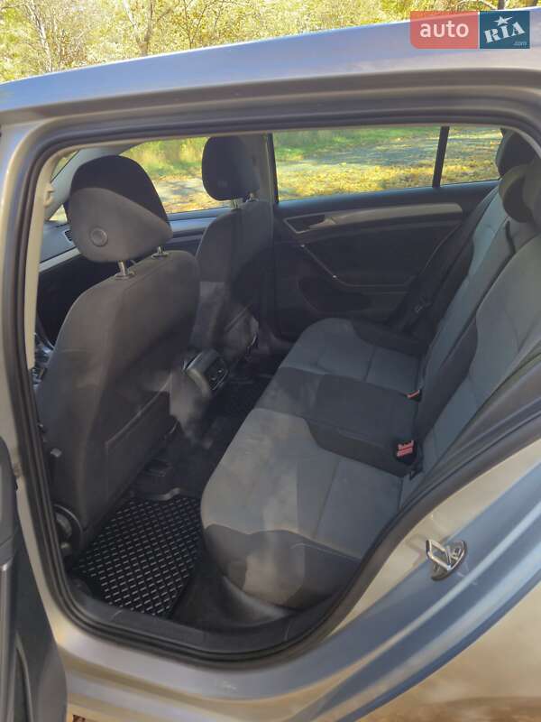 Хэтчбек Volkswagen e-Golf 2016 в Лозовой