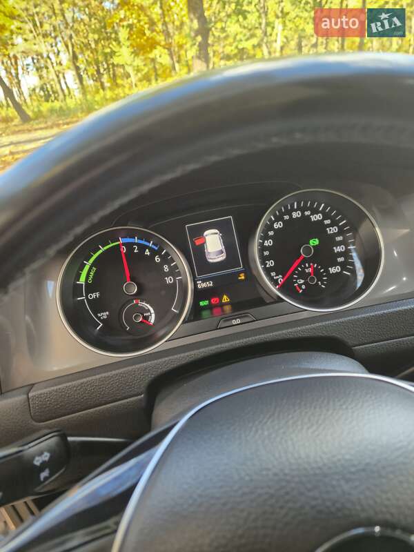 Хэтчбек Volkswagen e-Golf 2016 в Лозовой