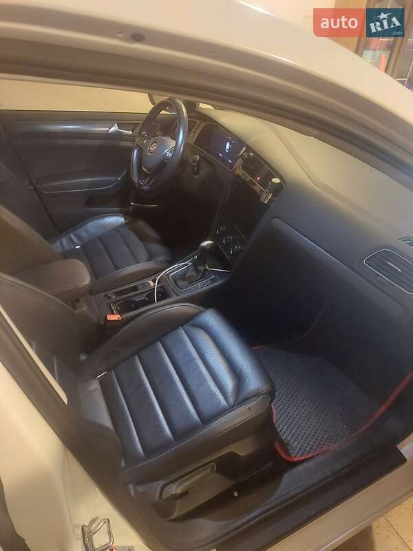 Хэтчбек Volkswagen e-Golf 2020 в Львове