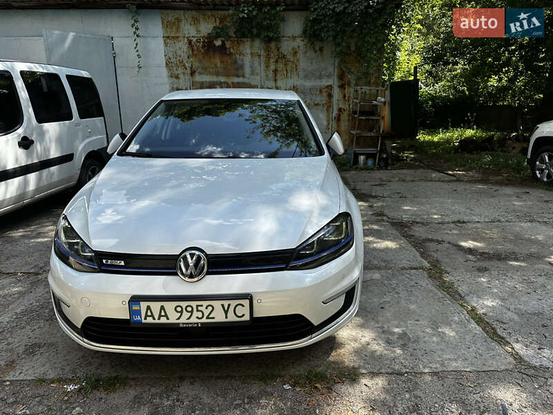 Volkswagen e-Golf 2015