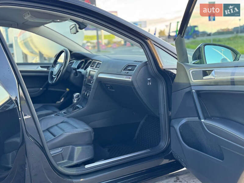 Хэтчбек Volkswagen e-Golf 2016 в Львове