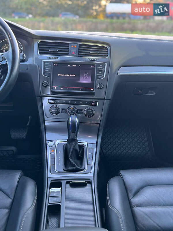 Хэтчбек Volkswagen e-Golf 2016 в Львове