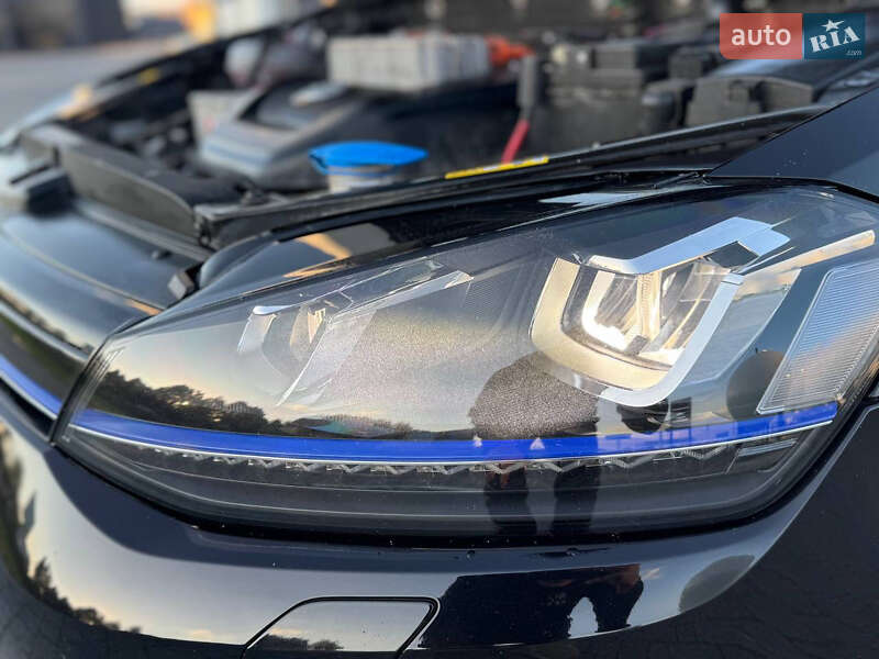 Хэтчбек Volkswagen e-Golf 2016 в Львове