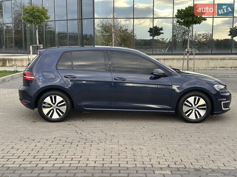 Хетчбек Volkswagen e-Golf 2015 в Рівному