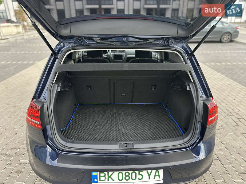 Хетчбек Volkswagen e-Golf 2015 в Рівному