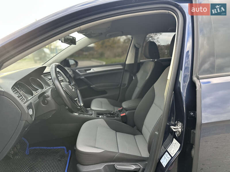 Хетчбек Volkswagen e-Golf 2015 в Рівному