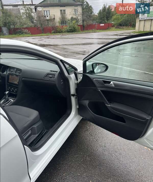 Хэтчбек Volkswagen e-Golf 2017 в Кривом Роге