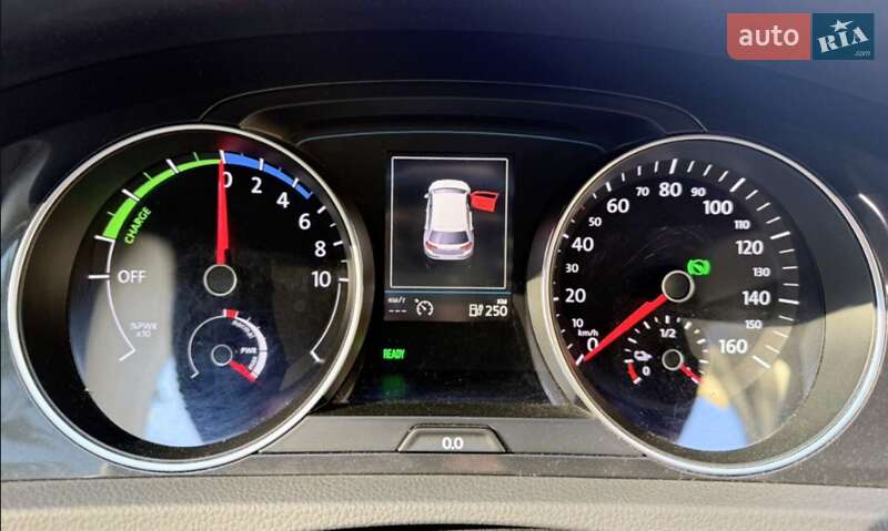 Хэтчбек Volkswagen e-Golf 2017 в Кривом Роге