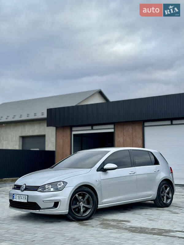 Хэтчбек Volkswagen e-Golf 2015 в Черновцах