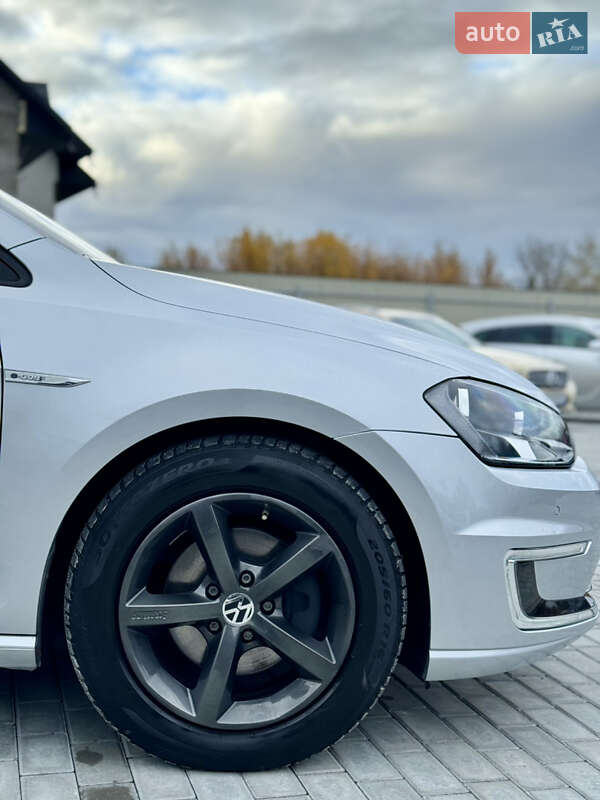 Хэтчбек Volkswagen e-Golf 2015 в Черновцах