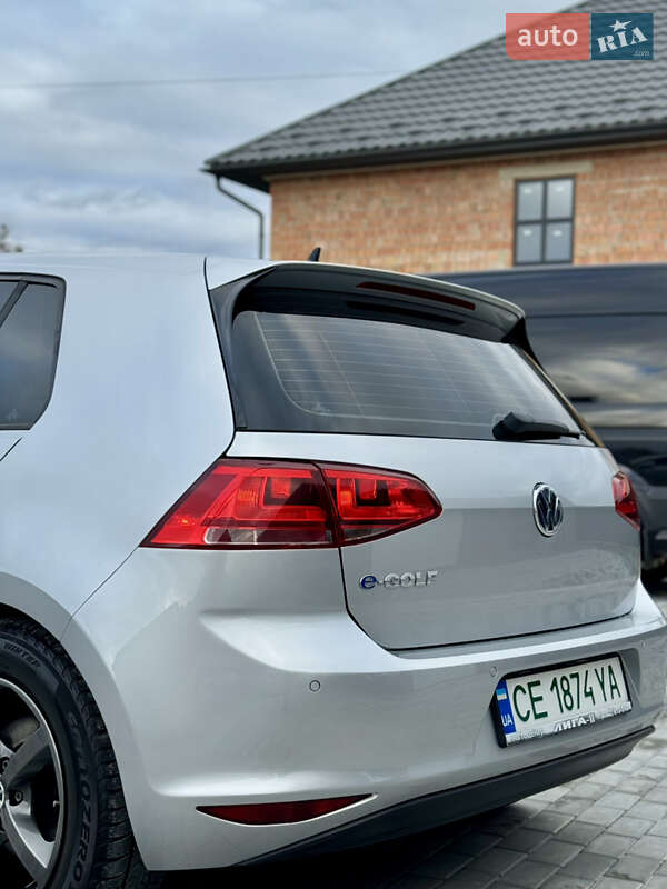 Хэтчбек Volkswagen e-Golf 2015 в Черновцах