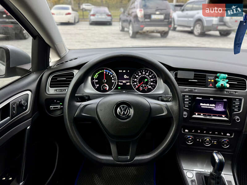 Хэтчбек Volkswagen e-Golf 2015 в Черновцах