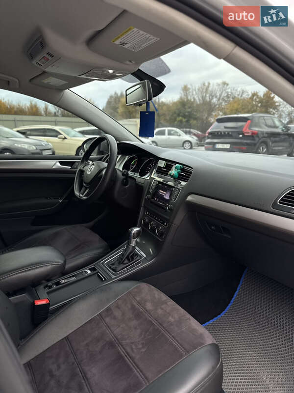 Хэтчбек Volkswagen e-Golf 2015 в Черновцах