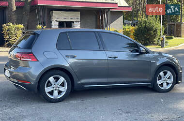 Хэтчбек Volkswagen e-Golf 2017 в 