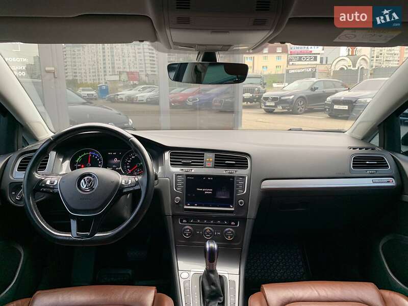 Хэтчбек Volkswagen e-Golf 2016 в Киеве