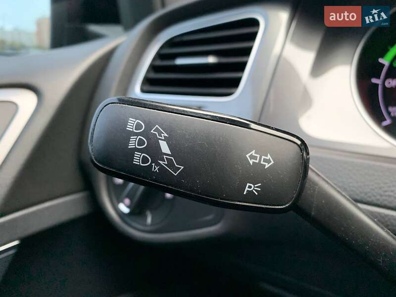 Хэтчбек Volkswagen e-Golf 2016 в Киеве