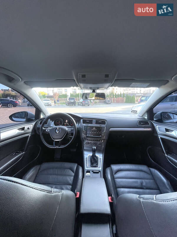 Хетчбек Volkswagen e-Golf 2015 в Харкові