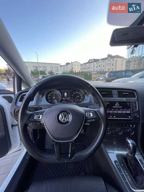 Хетчбек Volkswagen e-Golf 2015 в Харкові