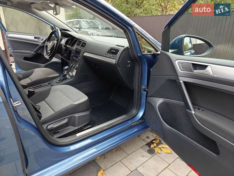 Хэтчбек Volkswagen e-Golf 2015 в Ивано-Франковске