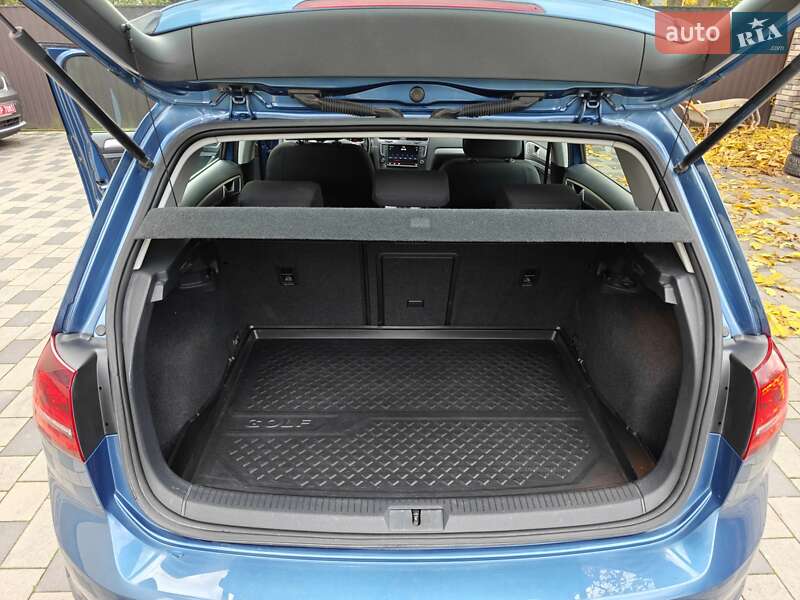 Хэтчбек Volkswagen e-Golf 2015 в Ивано-Франковске