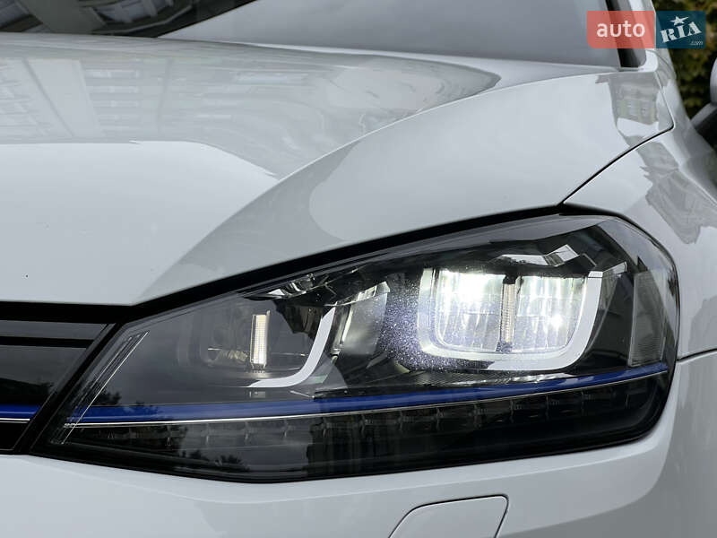 Хетчбек Volkswagen e-Golf 2015 в Івано-Франківську