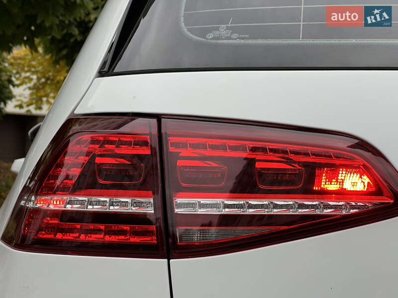 Хетчбек Volkswagen e-Golf 2015 в Івано-Франківську