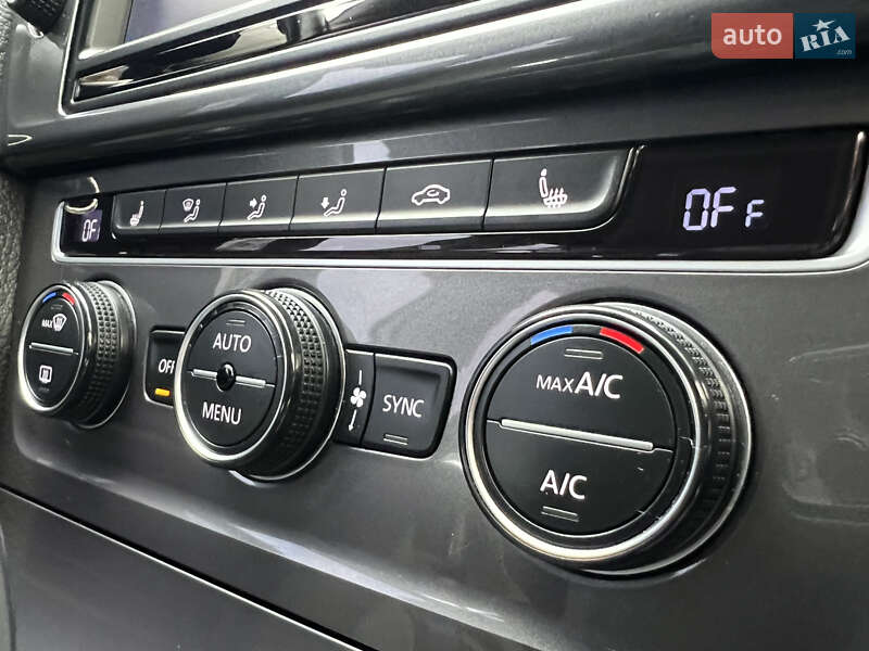 Хетчбек Volkswagen e-Golf 2015 в Івано-Франківську