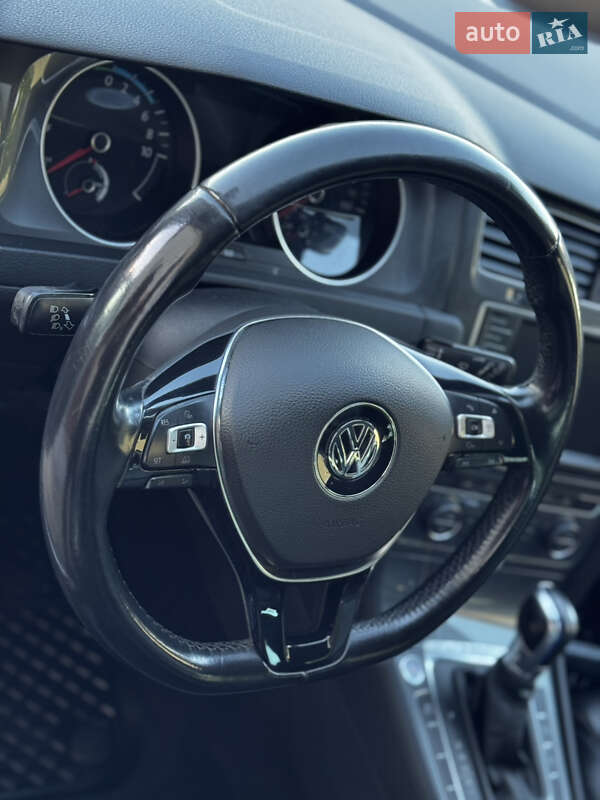 Хэтчбек Volkswagen e-Golf 2016 в Дрогобыче фото 37 Хэтчбек Volkswagen e-Golf 2016 в Дрогобыче