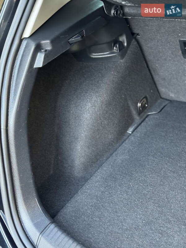 Хэтчбек Volkswagen e-Golf 2016 в Дрогобыче фото 53 Хэтчбек Volkswagen e-Golf 2016 в Дрогобыче