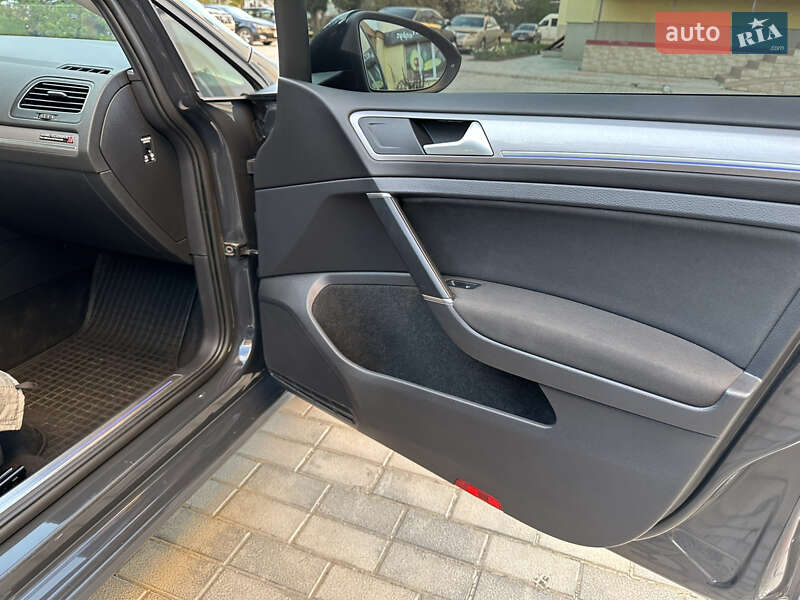 Хетчбек Volkswagen e-Golf 2015 в Кам'янець-Подільському