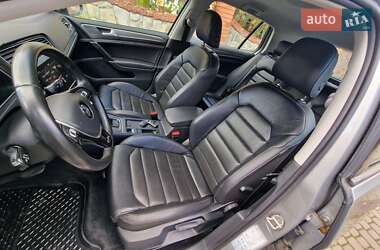 Хэтчбек Volkswagen e-Golf 2017 в 