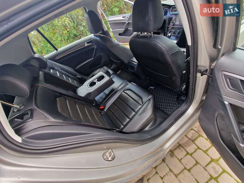 Хэтчбек Volkswagen e-Golf 2017 в Львове фото 33 Хэтчбек Volkswagen e-Golf 2017 в Львове