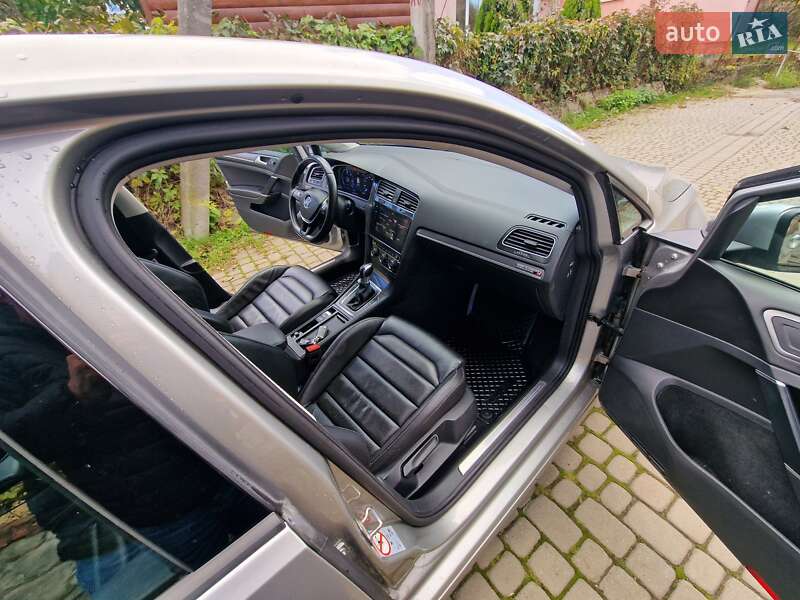 Хэтчбек Volkswagen e-Golf 2017 в Львове фото 35 Хэтчбек Volkswagen e-Golf 2017 в Львове