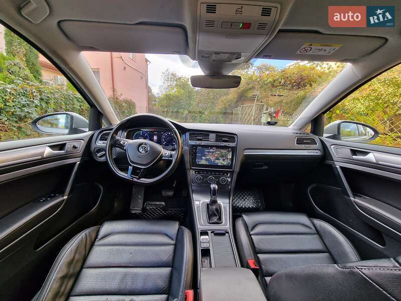 Хэтчбек Volkswagen e-Golf 2017 в Львове фото 48 Хэтчбек Volkswagen e-Golf 2017 в Львове