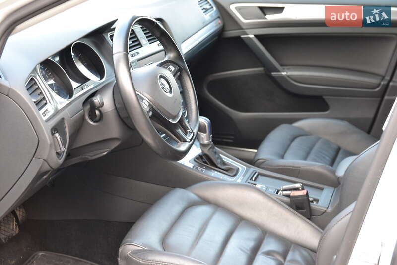 Хэтчбек Volkswagen e-Golf 2015 в Луцке фото 14 Хэтчбек Volkswagen e-Golf 2015 в Луцке