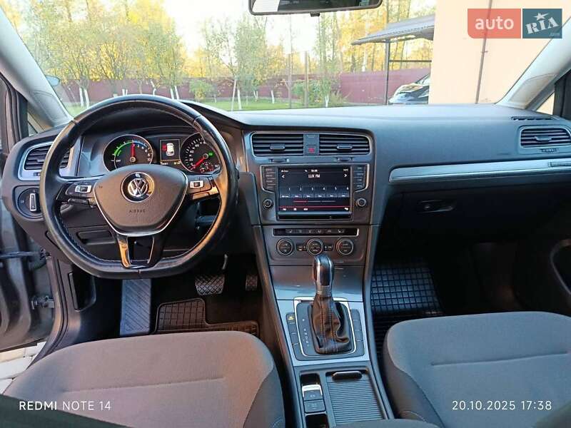 Хэтчбек Volkswagen e-Golf 2015 в Ивано-Франковске