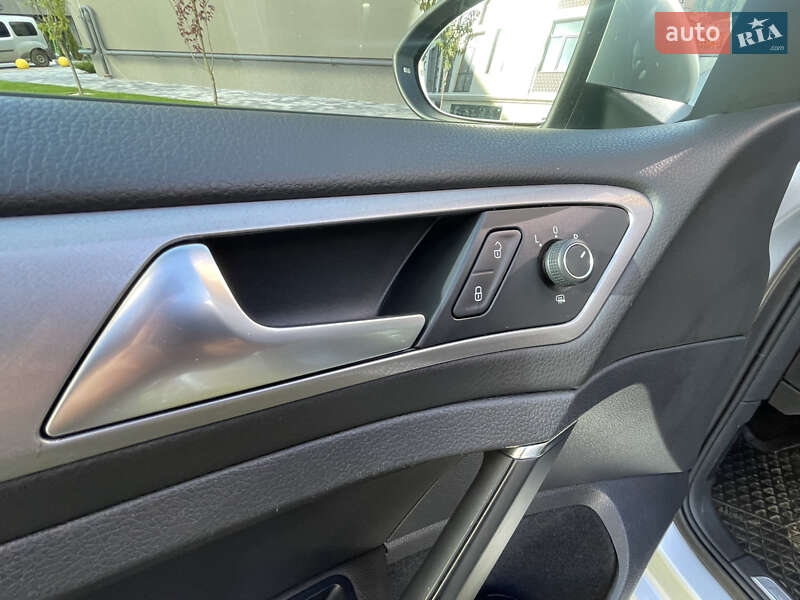 Хетчбек Volkswagen e-Golf 2015 в Львові