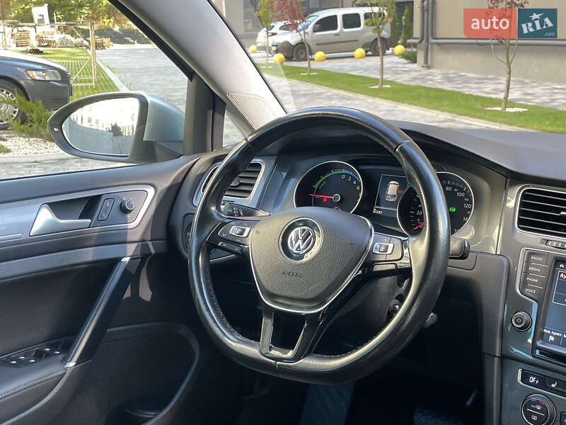 Хетчбек Volkswagen e-Golf 2015 в Львові