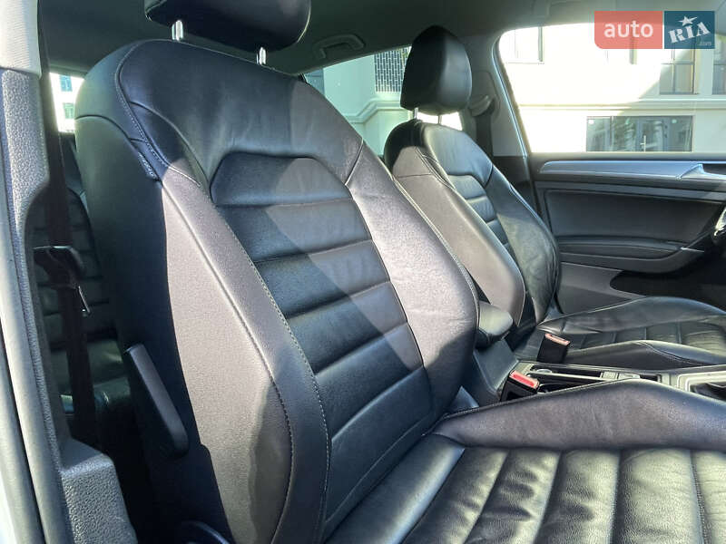 Хетчбек Volkswagen e-Golf 2015 в Львові